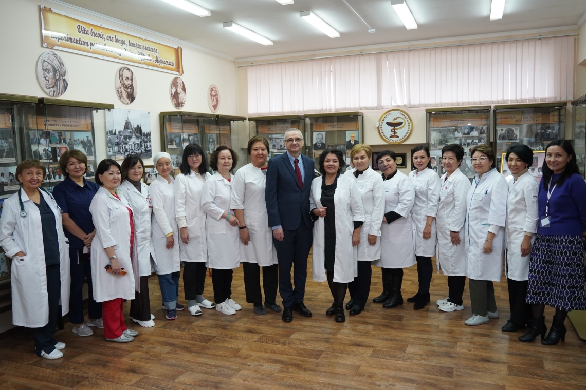 Эндокринологи страны обсуждают в НИИКВБ стандарты диагностики и лечения в эндокринологии с участием израильского профессора