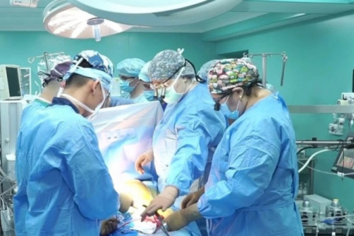 Уникальная операция: мужчине сделали пересадку искусственного сердца в Алматы