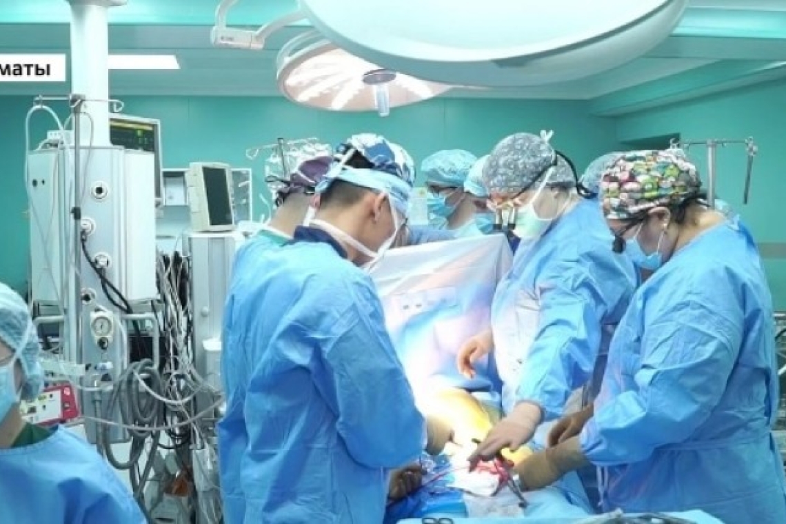 В Алматы впервые провели операцию по имплантации механического сердца