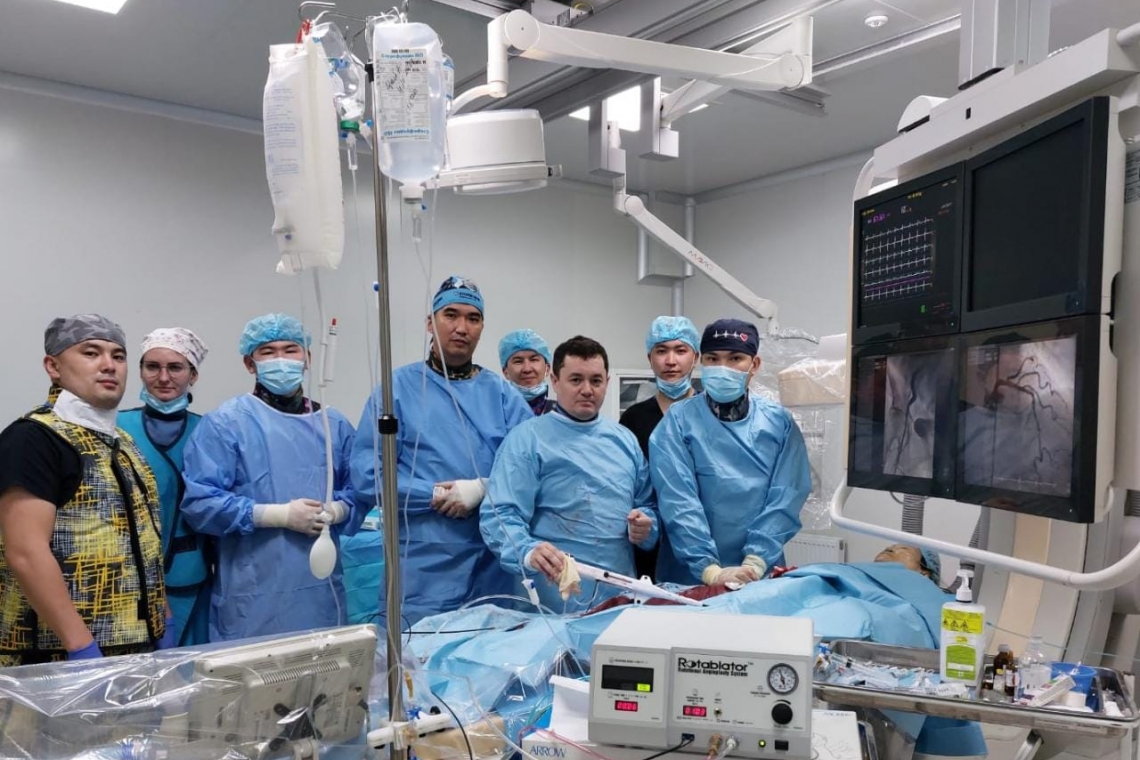 Заведующий рентгеноперблоком НИИКВБ Алексей Колесников провел мастер класс в НКЦ кардиохирургии и трансплантологии в г.Тараз