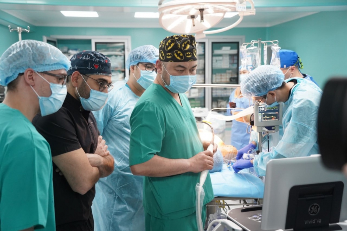 В НИИКВБ впервые на территории СНГ имплантировали новейший биологический протез для замены аортального клапана сердца