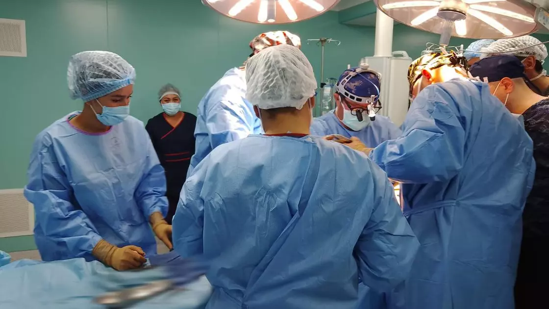 В НИИ кардиологии и внутренних болезней провели первую в Алматы операцию по пересадке донорского сердца 