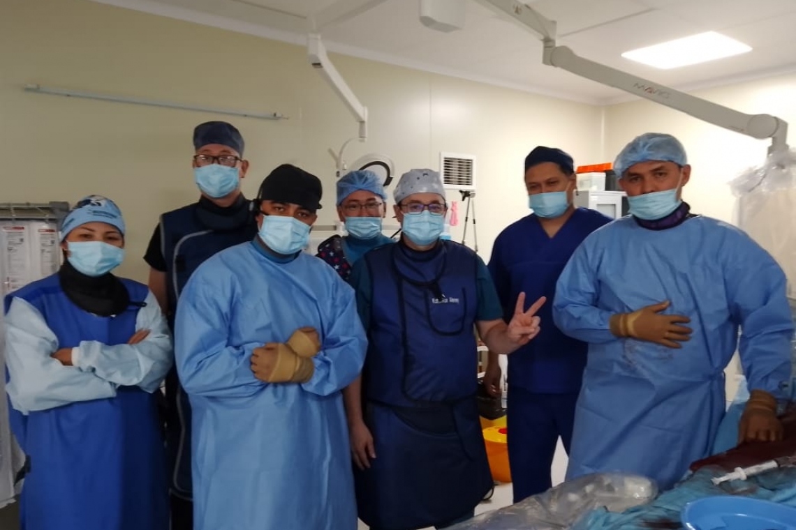 КІАҒЗИ жетекші интервенциялық кардиолог Алексей Колесниковтың басшылығымен өңірлердің рентген-хирургтары үшін шеберлік класы өтуде 