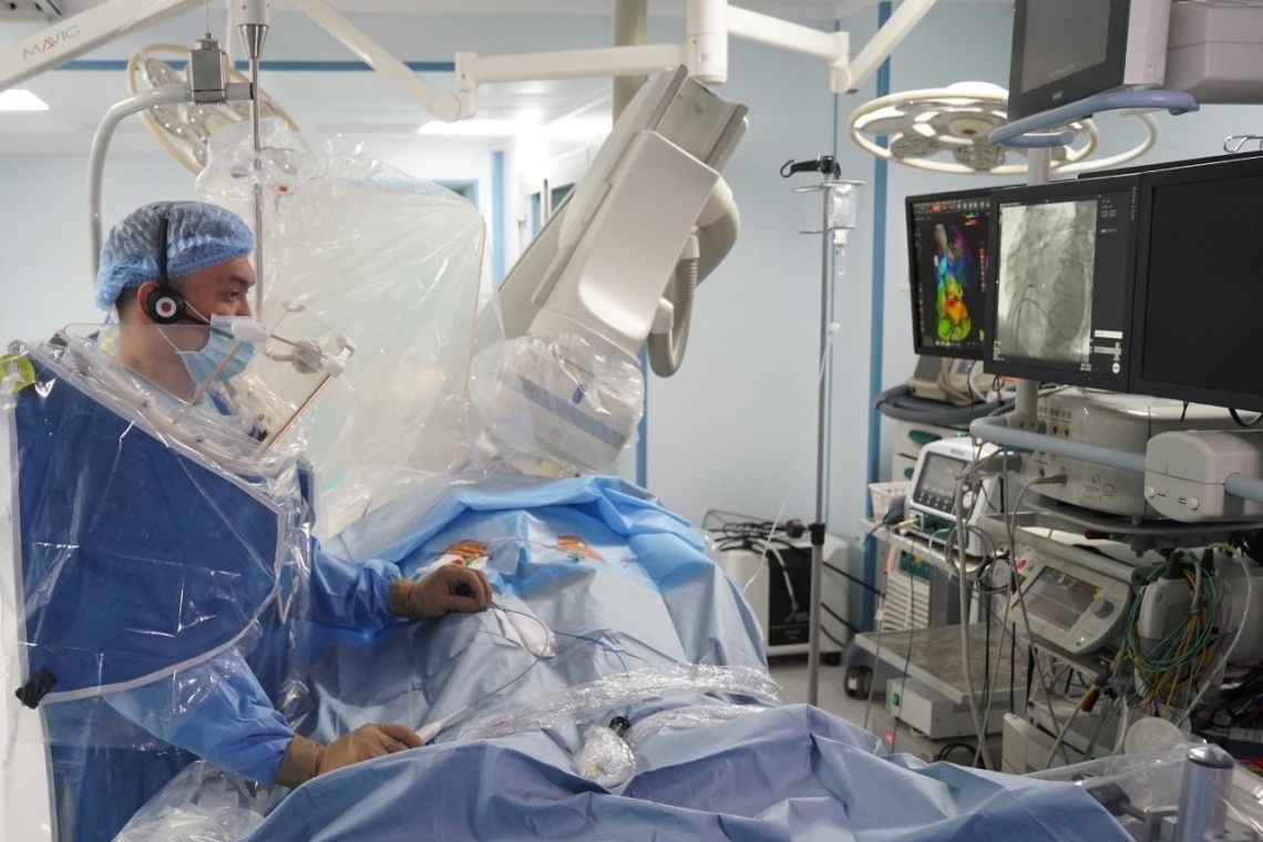 В НИИКВБ впервые в Алматы пациентам имплантируют дефибрилляторы нового поколения с возможностью подключения их к системе удаленного мониторинга 