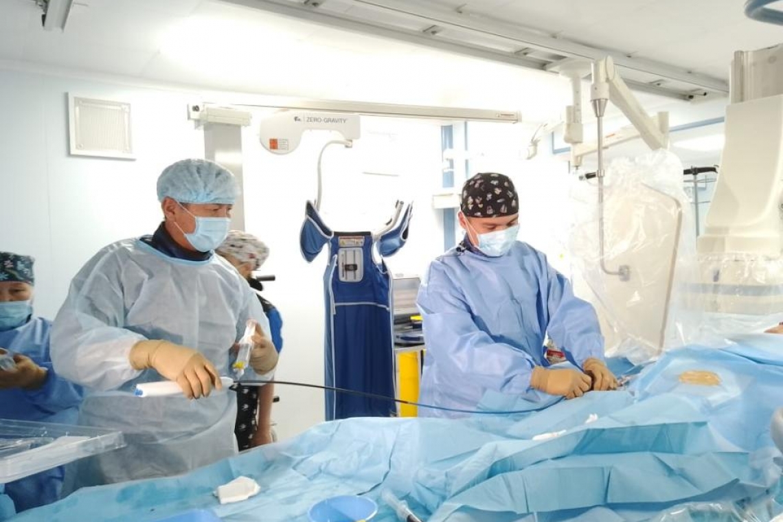 Инновационную операцию провели в НИИ кардиологии и внутренних болезней РК