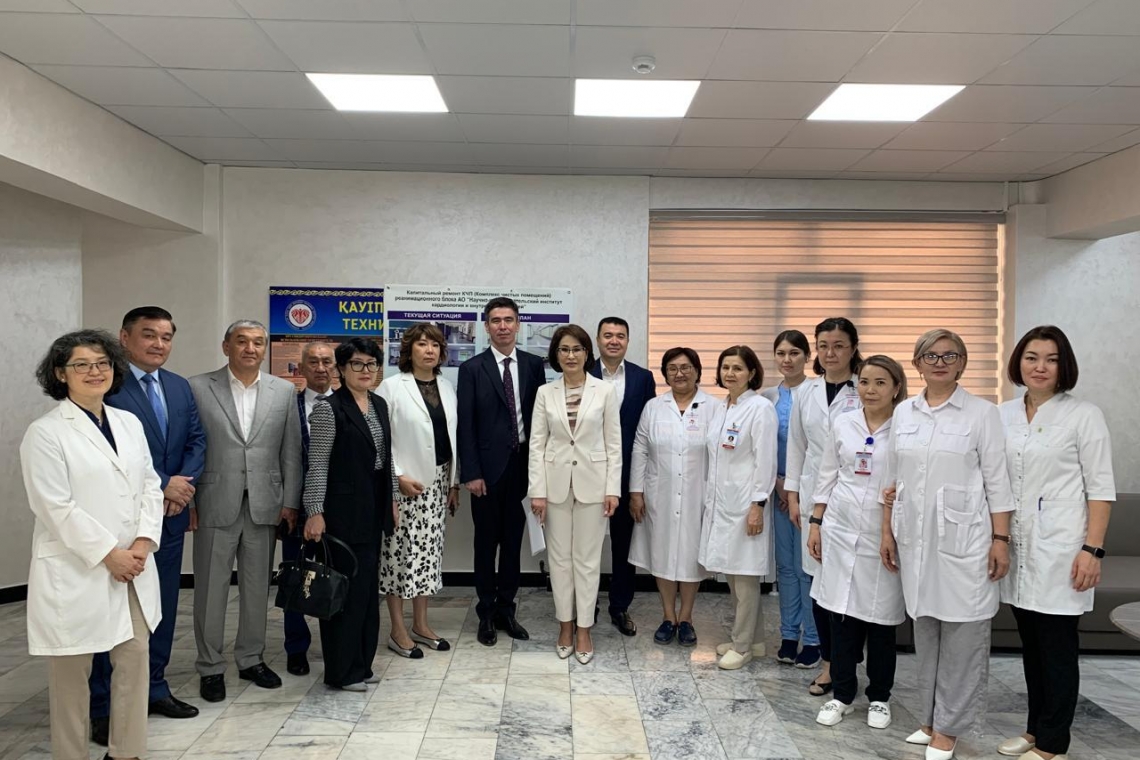 Министр здравоохранения РК Акмарал Альназарова посетила НИИ кардиологии и внутренних болезней