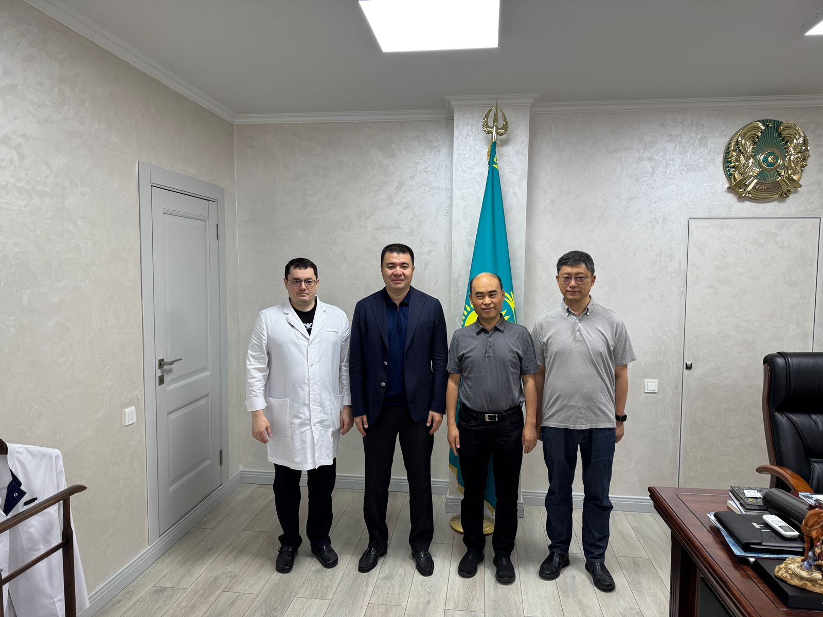 В НИИКВБ впервые в РК выполнена 1-ая имплантация инновационного самораскрывающегося клапана последнего поколения ведущего китайского производителя