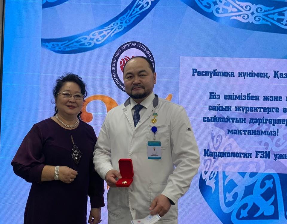 Республика күні қарсаңында Кардиология және ішкі аурулар ҒЗИ бірқатар қызметкерлері марапаттарға ие болды