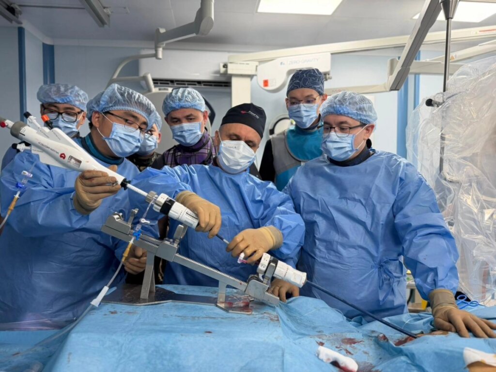 КІАҒЗИ хирургиялық қауіптілігі жоғары пациентке митральды қақпақшасының қызметі қалпына келтірілді